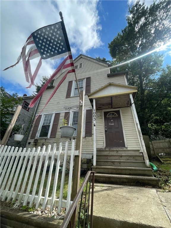 view of front of property