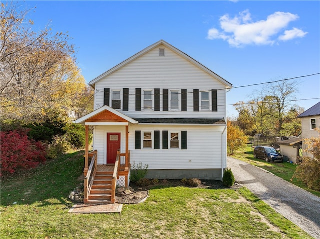 view of front property featuring a front yard