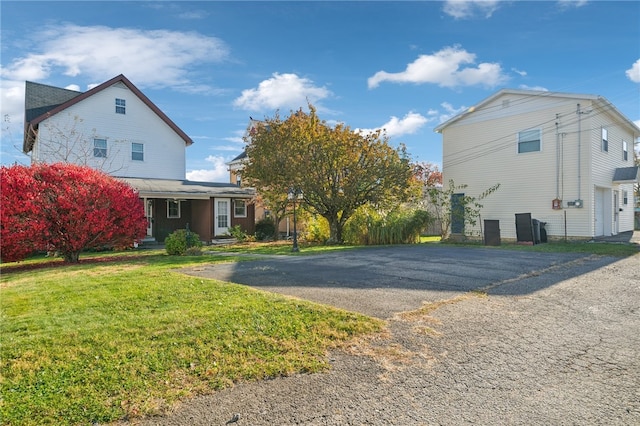 exterior space featuring a lawn