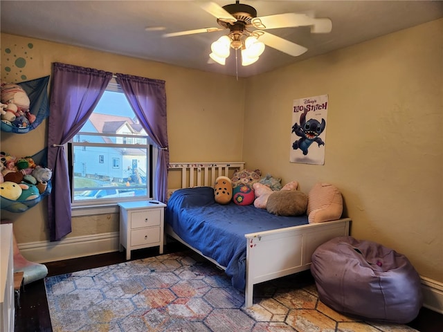 bedroom featuring ceiling fan