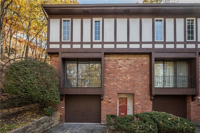 view of front facade with a garage