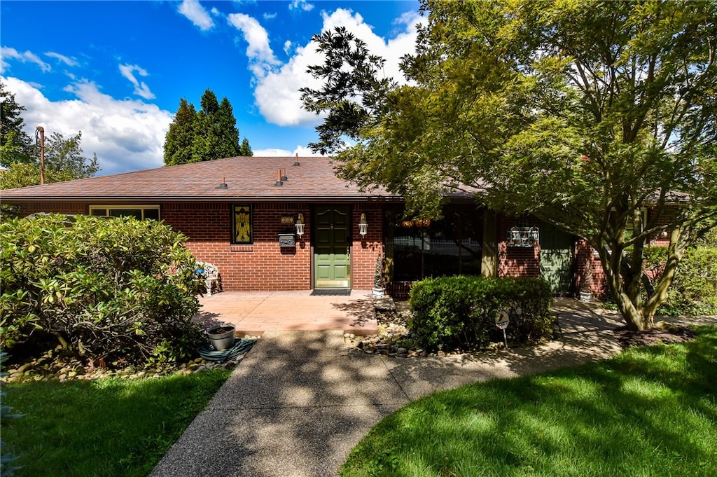 view of front of property with a patio