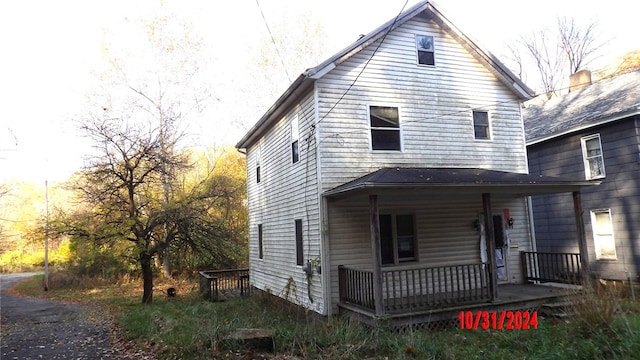 view of front facade featuring a porch