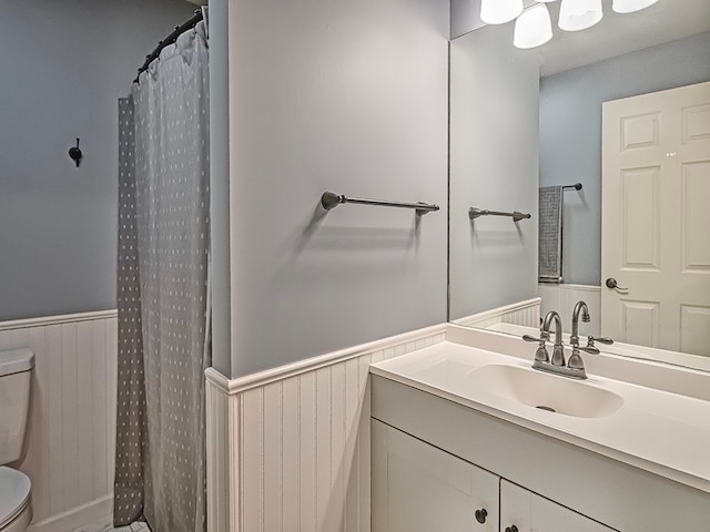 bathroom featuring vanity, a shower with shower curtain, and toilet