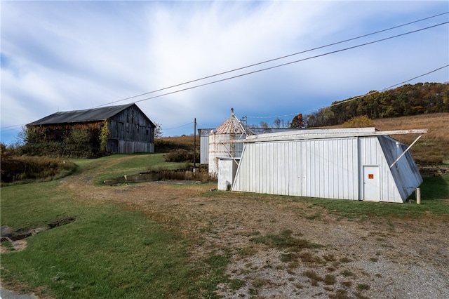 view of outbuilding with a yard