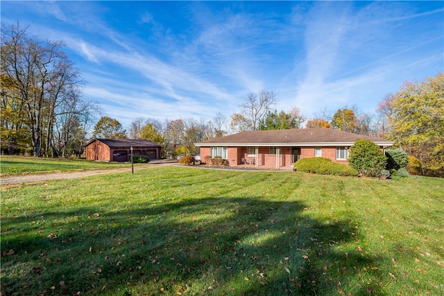 view of front of house featuring a front lawn and an outdoor structure