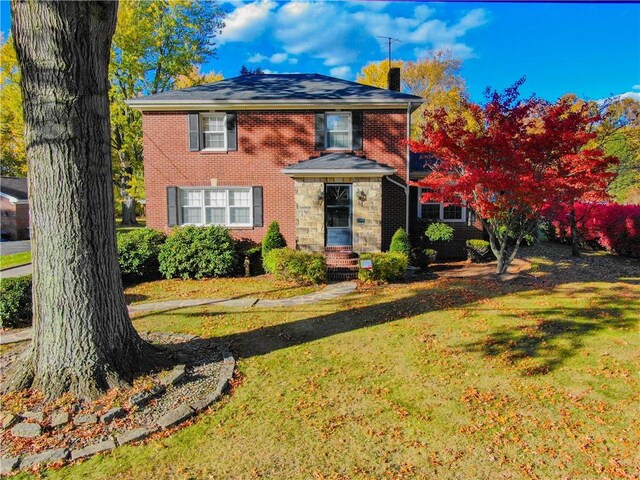 view of front of home with a front yard