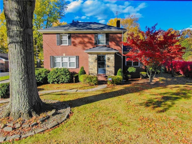 view of front facade featuring a front yard