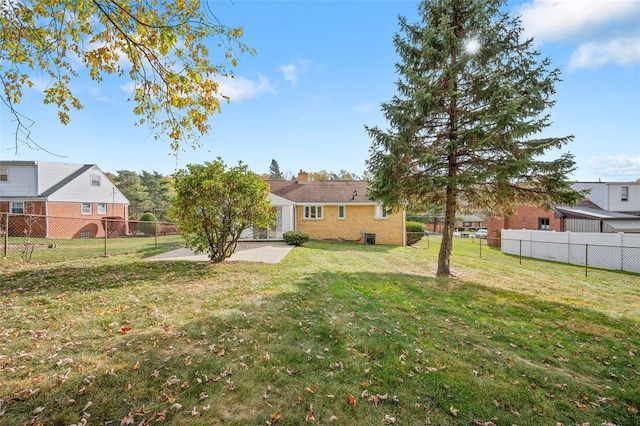 view of yard featuring a patio area