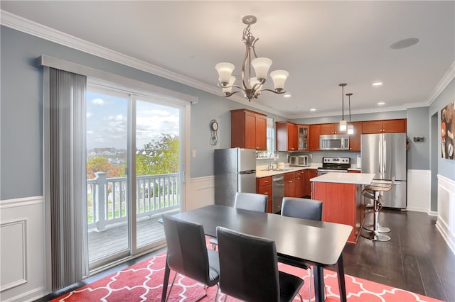 dining space featuring crown molding, dark hardwood / wood-style floors, sink, and a wealth of natural light