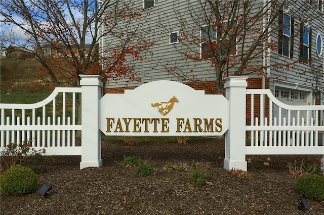 view of community / neighborhood sign