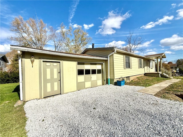 view of front facade featuring a front lawn and a garage