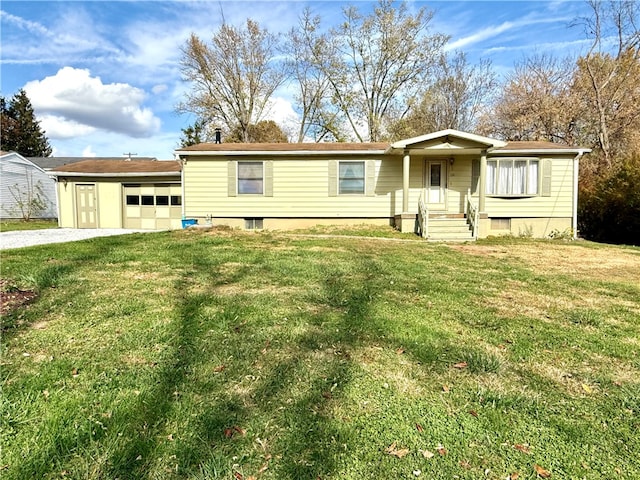 view of front of home featuring a front yard and a garage