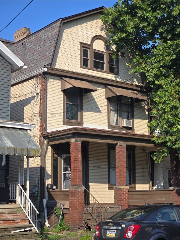 view of front of house featuring covered porch