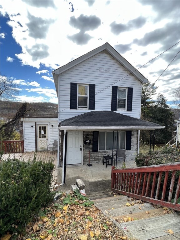 view of front of house featuring a porch