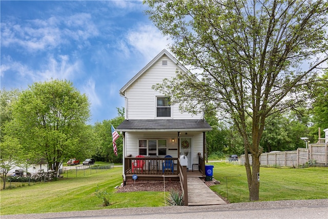 view of front of property featuring covered porch and a front lawn