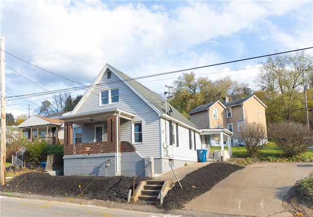 view of front of property featuring covered porch