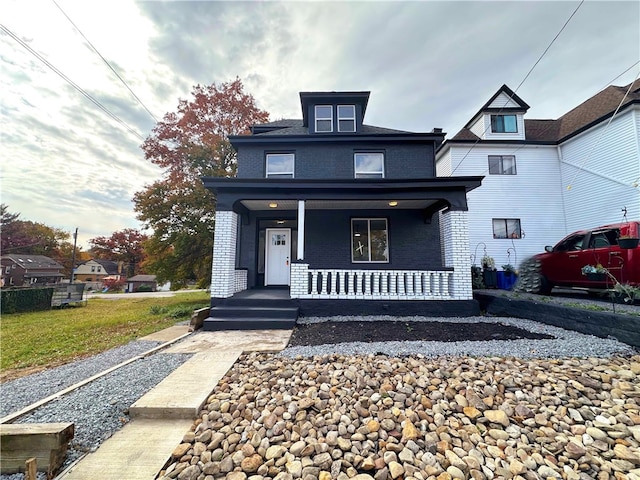 view of front facade featuring a porch