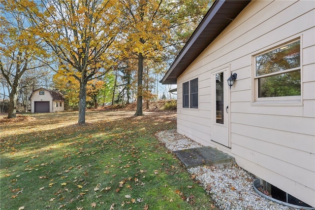 view of yard featuring an outbuilding and a garage