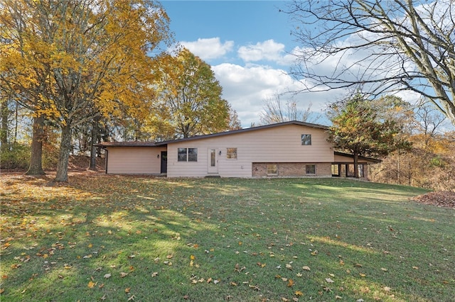 view of side of property featuring a yard