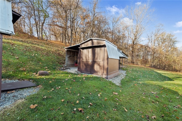 view of outdoor structure featuring a lawn