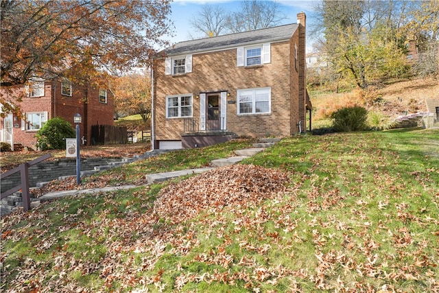 view of front of home featuring a front lawn