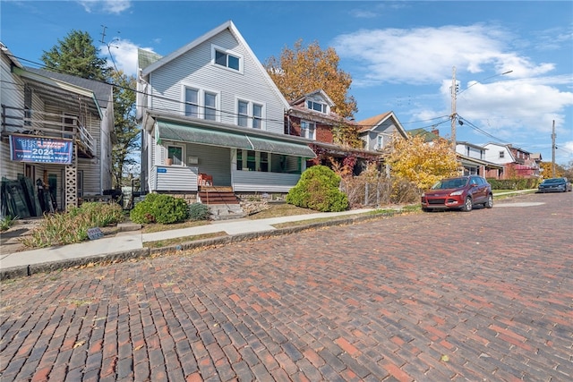 view of front of property