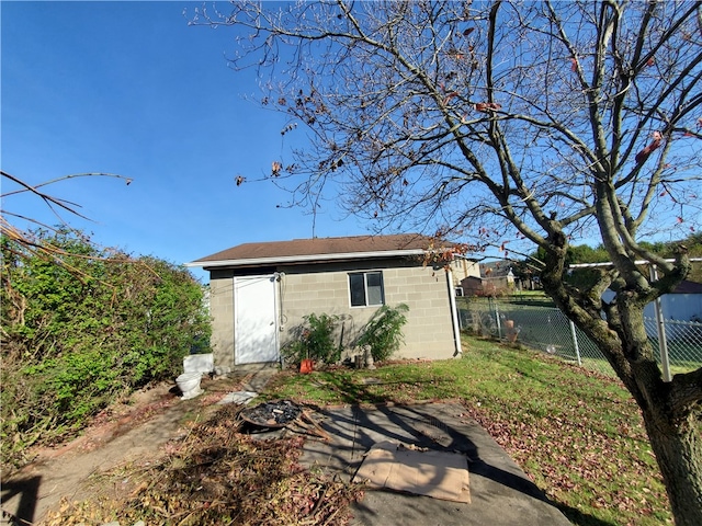 exterior space featuring a shed