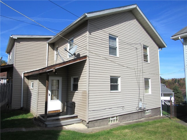 back of house featuring a yard