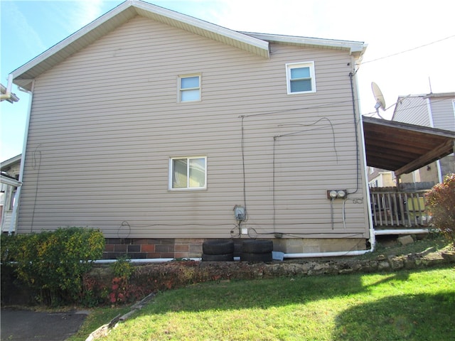 view of side of home featuring a yard