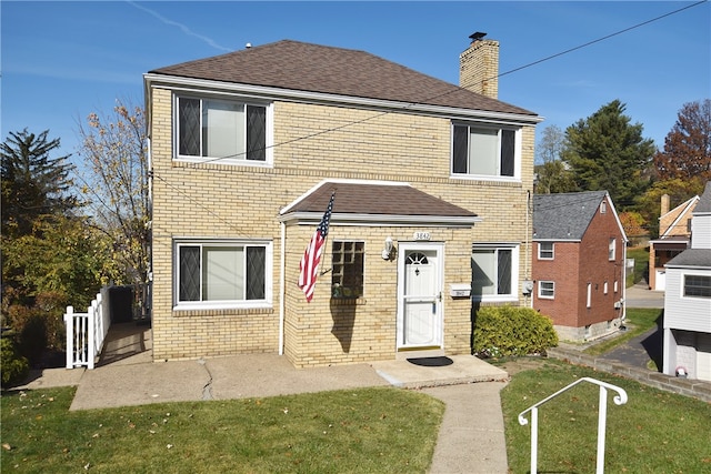 view of front facade with a front lawn