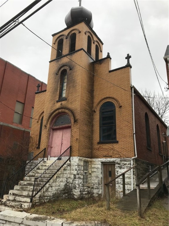 view of building exterior