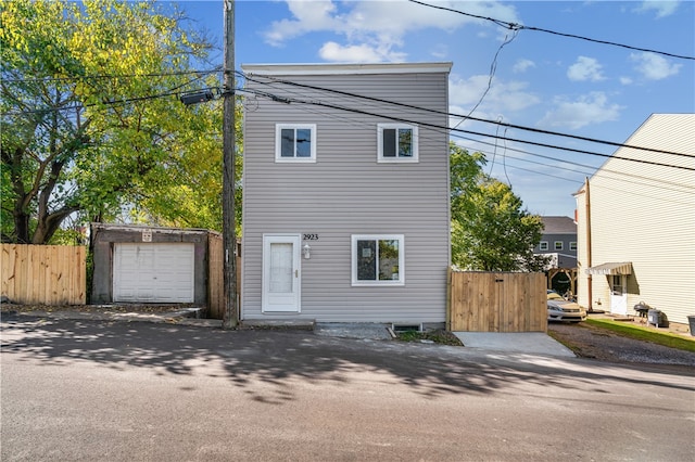 view of front of property