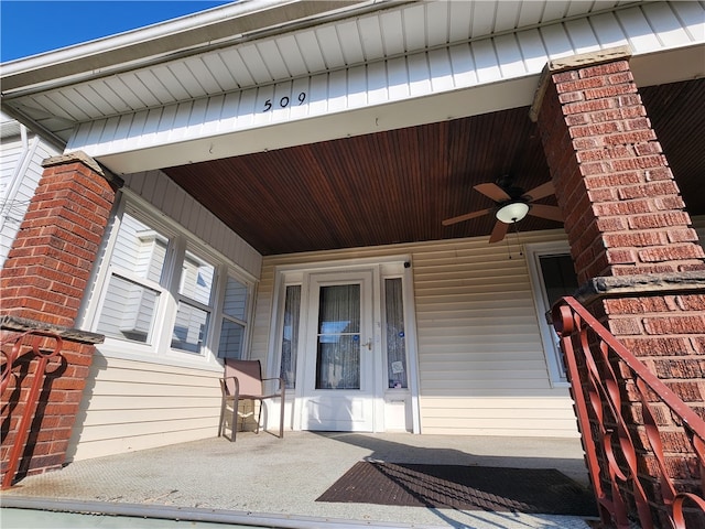 property entrance with ceiling fan