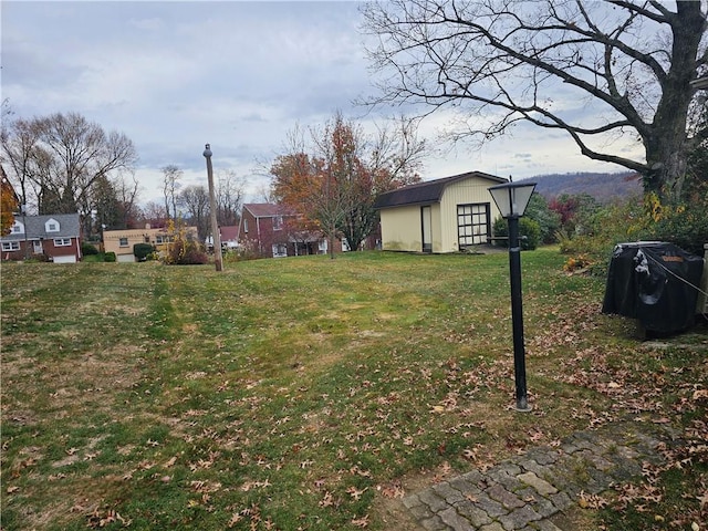 view of yard with a shed