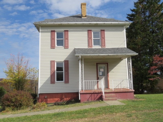 view of front of property with covered porch and a front lawn