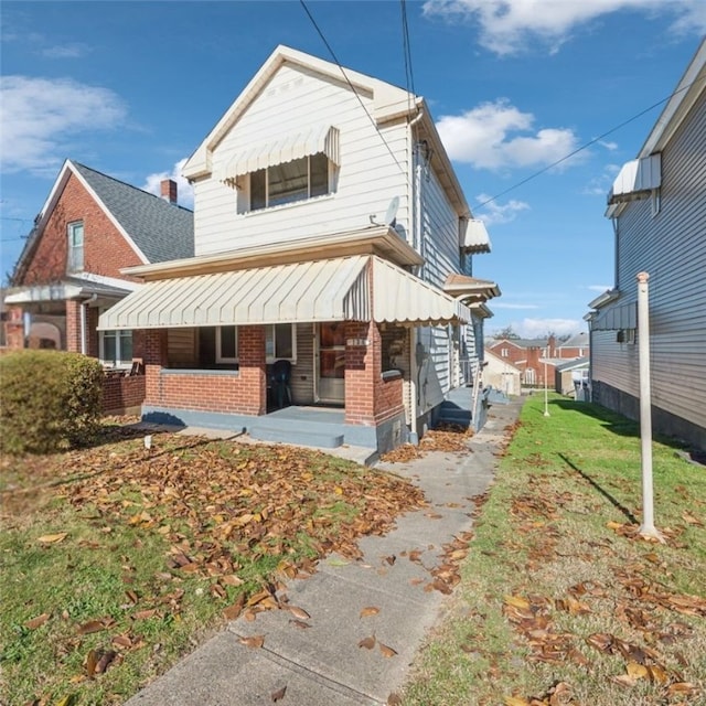 view of front of house featuring a front yard