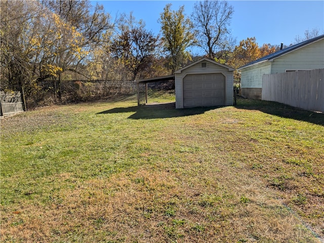 view of yard featuring a garage and an outdoor structure