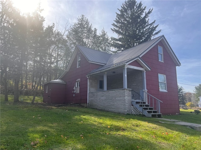 view of front of property with a front lawn