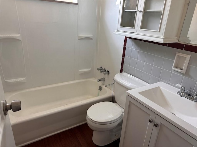 5900 Babcock Blvd Unit 80, Ross Twp, PA 15237 - bathroom featuring backsplash, vanity, toilet, washtub / shower combination, and wood finished floors
