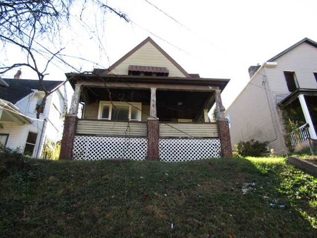 exterior space featuring a front yard