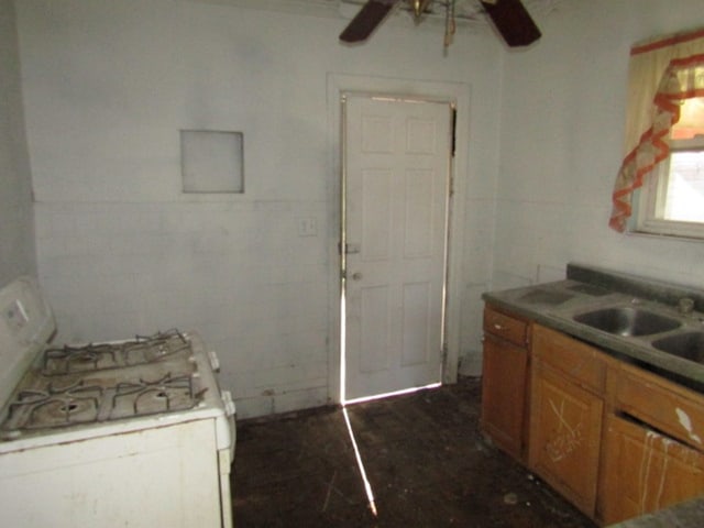 kitchen with ceiling fan, sink, and white range with gas cooktop