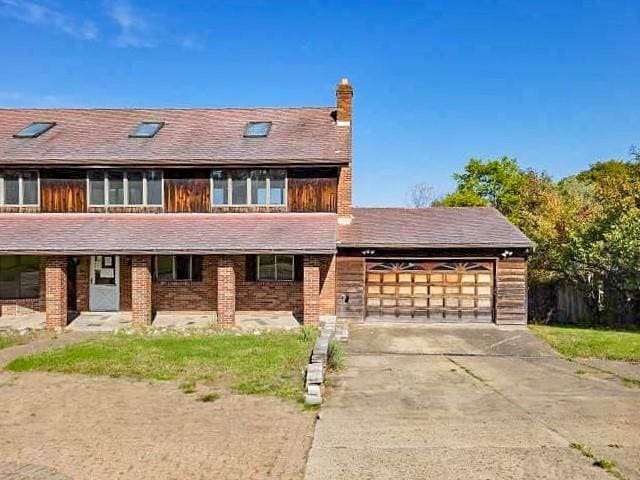view of front of home featuring driveway and a garage