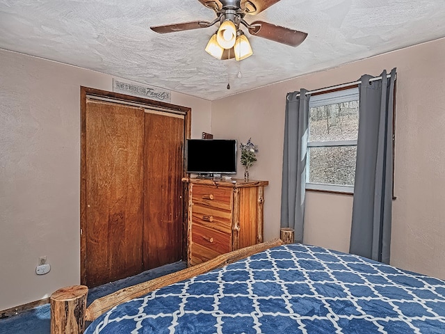 bedroom with ceiling fan and a closet