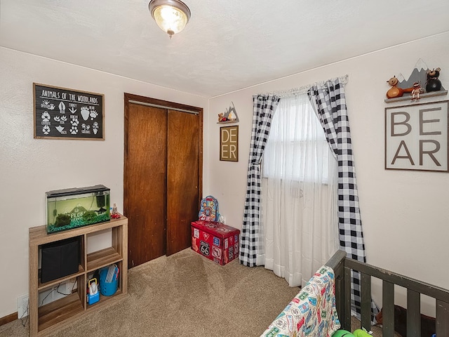 bedroom featuring carpet and a closet