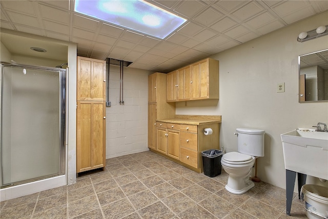 bathroom featuring an enclosed shower, vanity, toilet, and a paneled ceiling