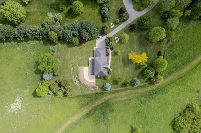 birds eye view of property featuring a rural view