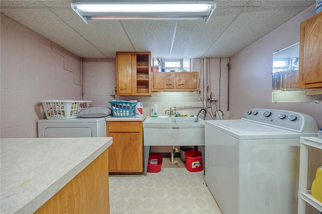 laundry area featuring cabinets and washing machine and clothes dryer