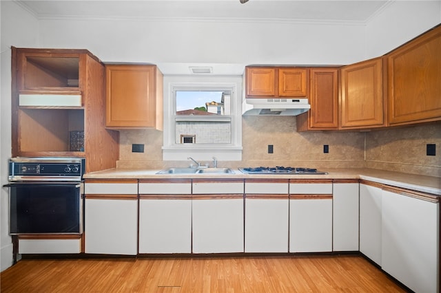 kitchen with stainless steel gas stovetop, black range oven, sink, crown molding, and light hardwood / wood-style flooring