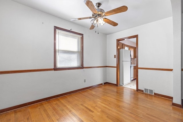 unfurnished room featuring light hardwood / wood-style flooring and ceiling fan